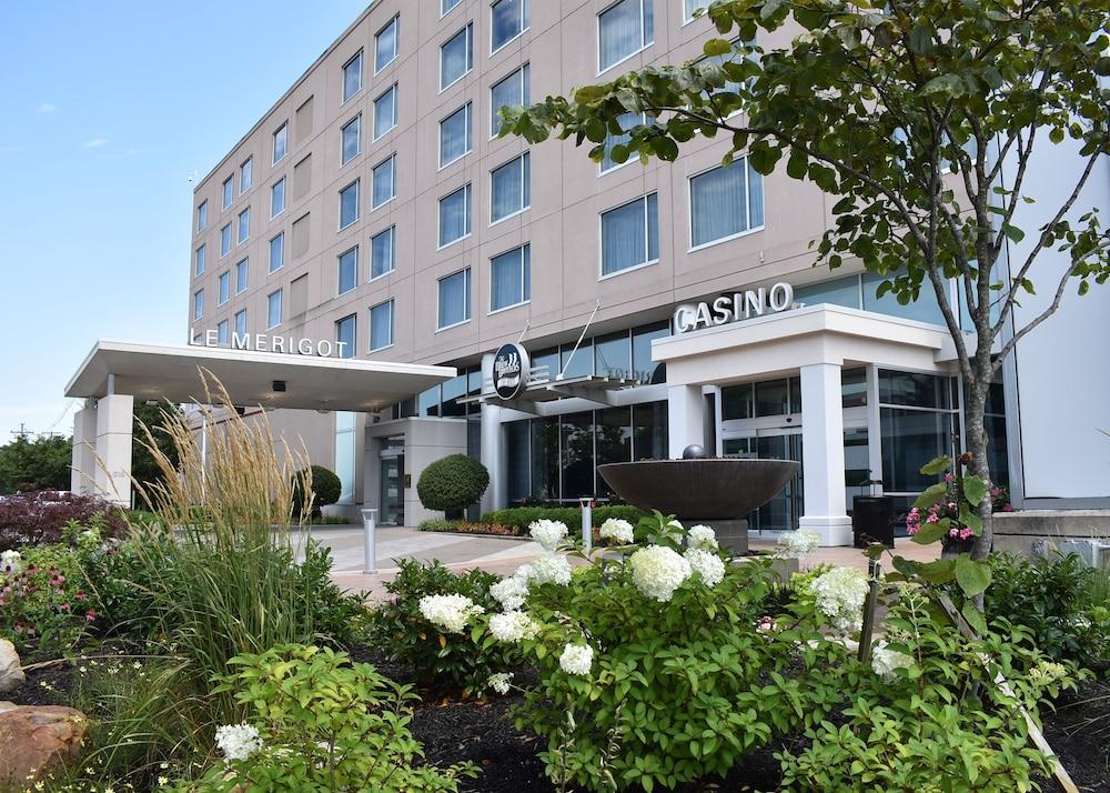 Le Merigot At Tropicana Evansville Exterior photo